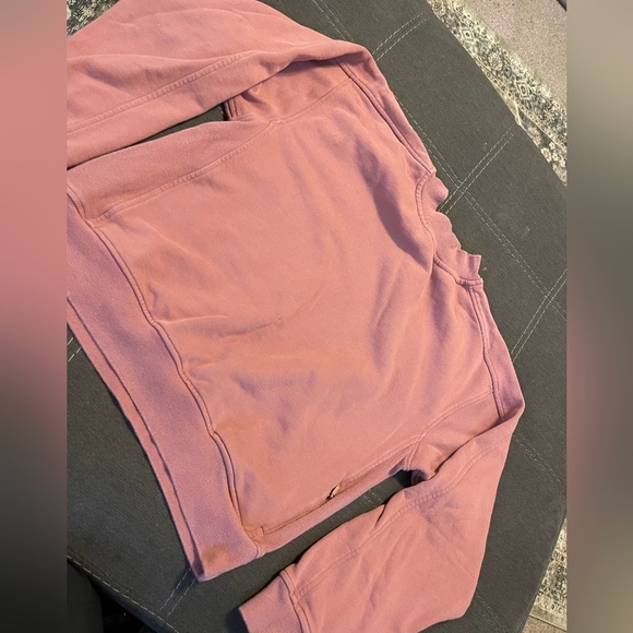 lululemon athletica Tops - Lululemon womens Pink Crewneck Semi Crop Sweatshirt size 4 with Pocket
